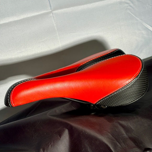 Schwinn/TINGBO/Bowflex STYLE Non Branded Bike Saddle Replacement DD-6619 Red•Blk - Picture 6 of 9